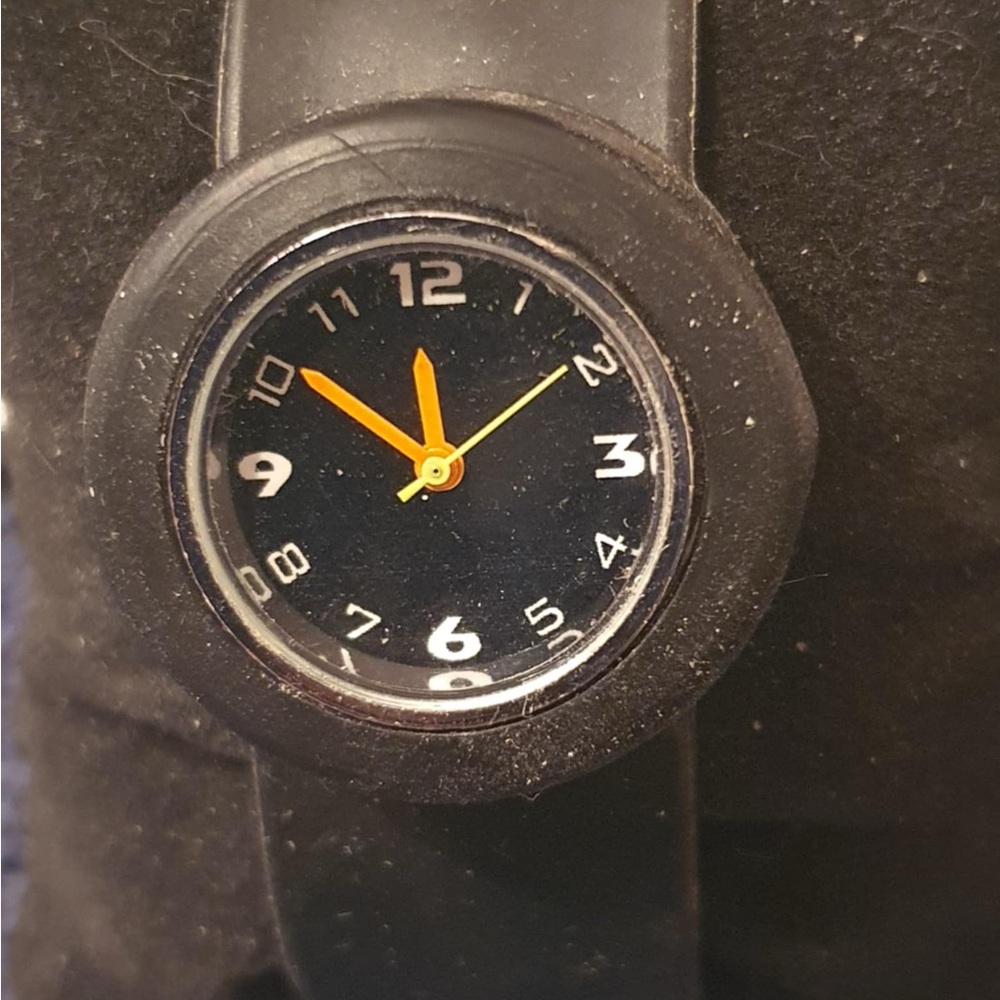 🦋10/$20🦋 Black/Silver Kid's Slap Watch